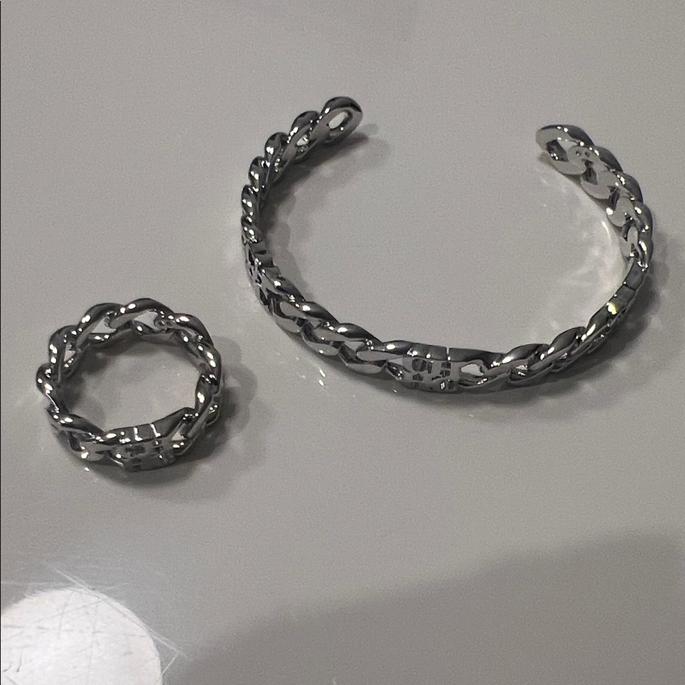 Carolina Herrera Stylish Bracelet and Ring Set